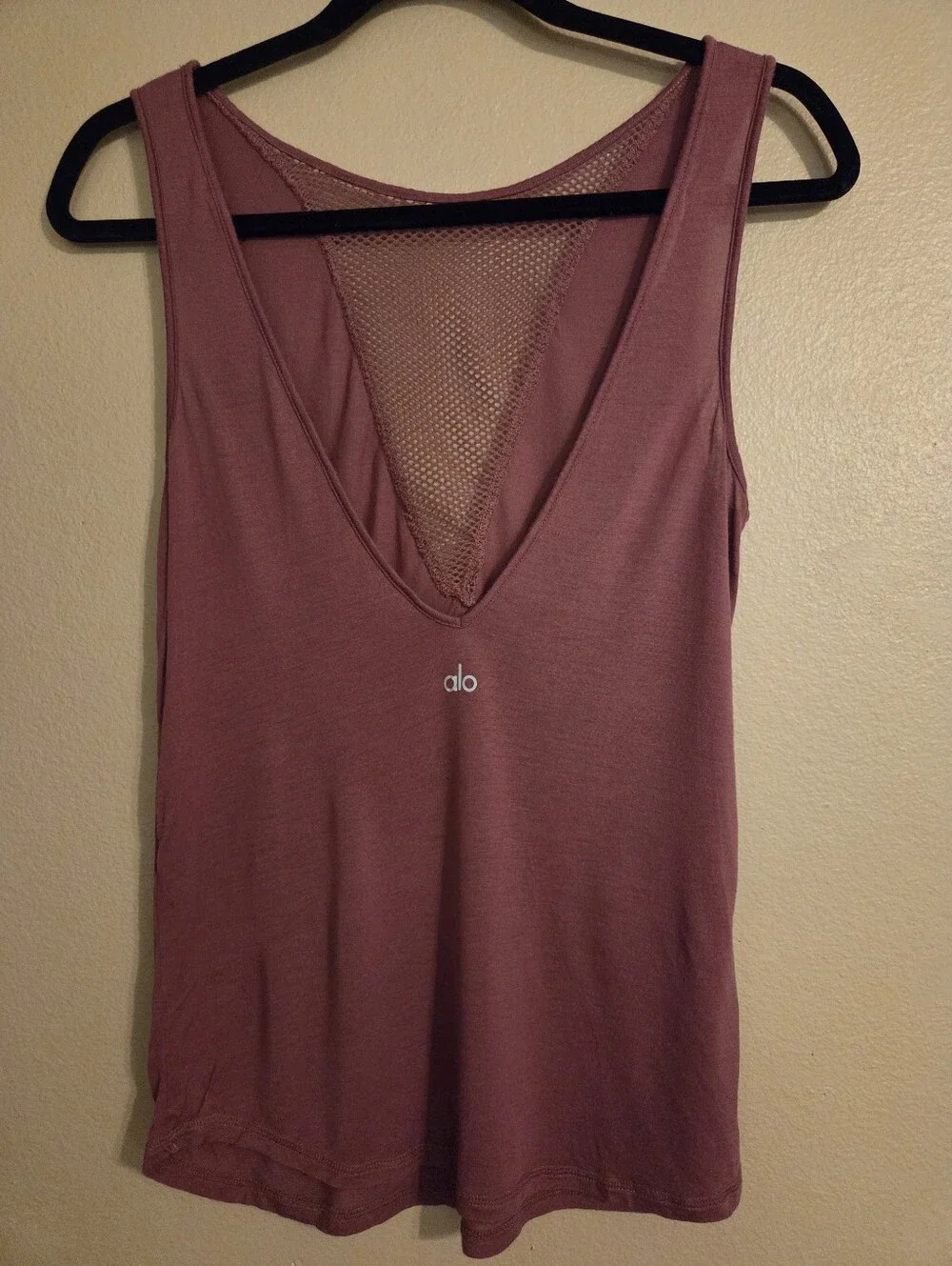 ALO Yoga Warm Up Mauve Modal Mesh Deep V-Neck Performance Tank‎ Women's Size S
